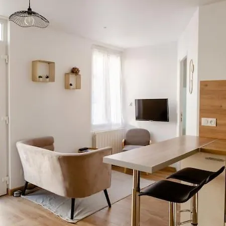 Maison Tourangelle Chic & Cosy Avec Cour Tours Exterior photo